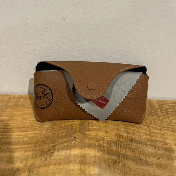 Ray-ban‎ brown leather sunglasses case - Picture 4 of 4